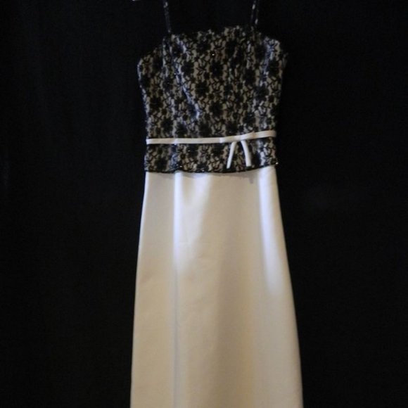 Dress - Picture 1 of 3